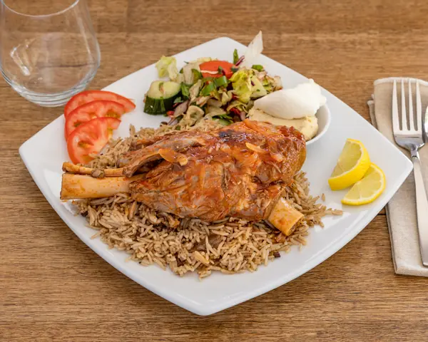 موزة لحم (منسف)